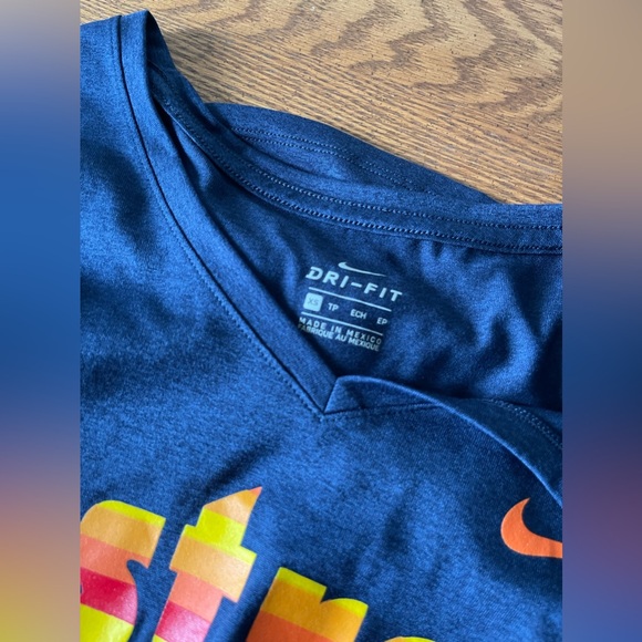 Houston Astros Nike Tee T-Shirt, Women’s XS, V-Neck, Blue, Short Sleeve dri-fit - Picture 4 of 5